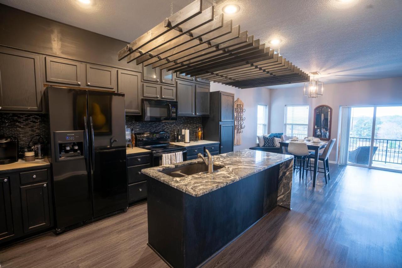 Brooklynn'S Bay, Elegant Lakefront Condo Retreat Hot Springs Extérieur photo