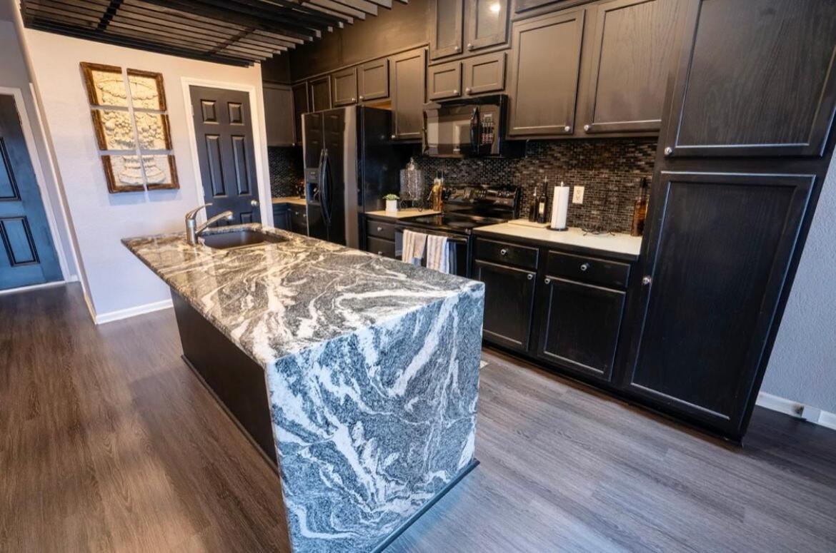 Brooklynn'S Bay, Elegant Lakefront Condo Retreat Hot Springs Extérieur photo